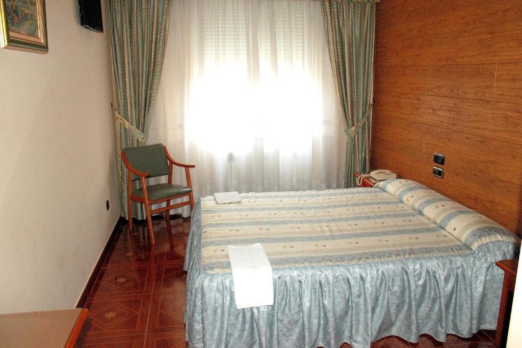 Hostal Castilla Benavente Room photo