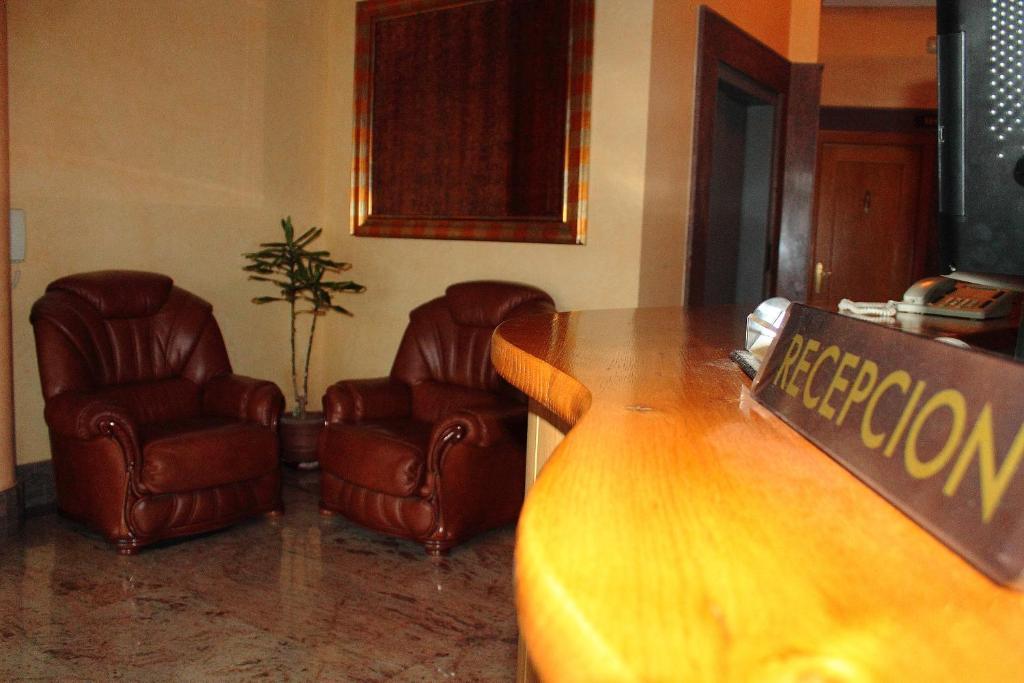 Hostal Castilla Benavente Exterior photo